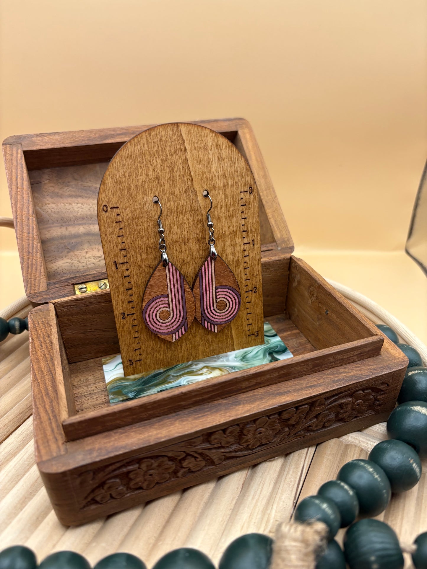 70s Style Retro Line Earrings - Pink Color Scheme