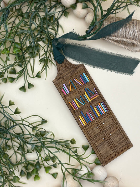 Bookcase Elegant Engraved Bookmark - Walnut
