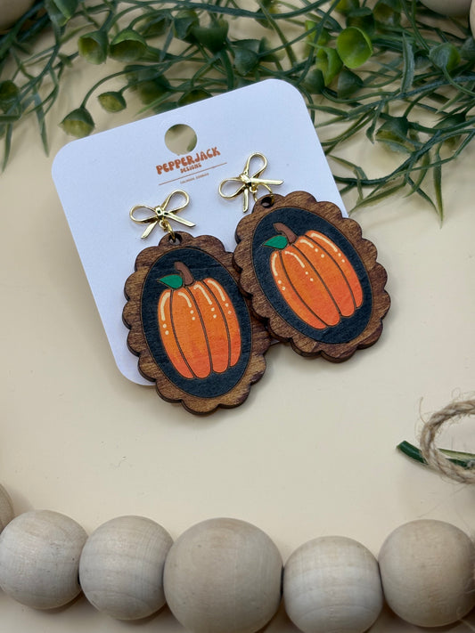 Scallop Framed Pumpkin With Bow Stud Earrings