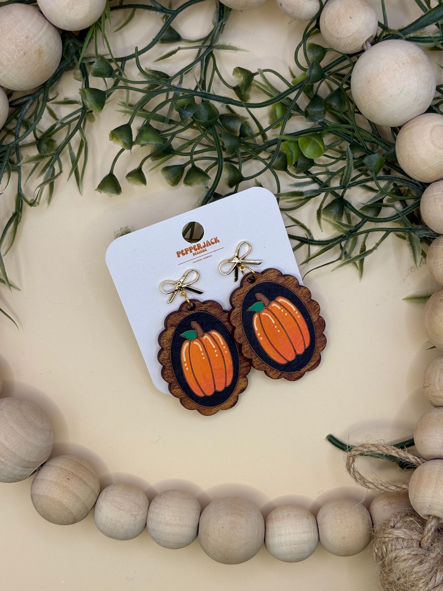Scallop Framed Pumpkin With Bow Stud Earrings