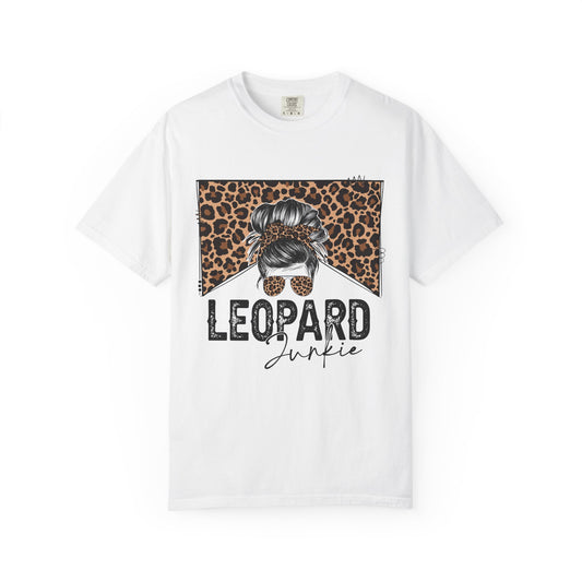 Leopard Junkie T-Shirt, Trendy Animal Print Tee for Fashion Lovers, Great for Casual Outings, Gift for Friends, Wild Style