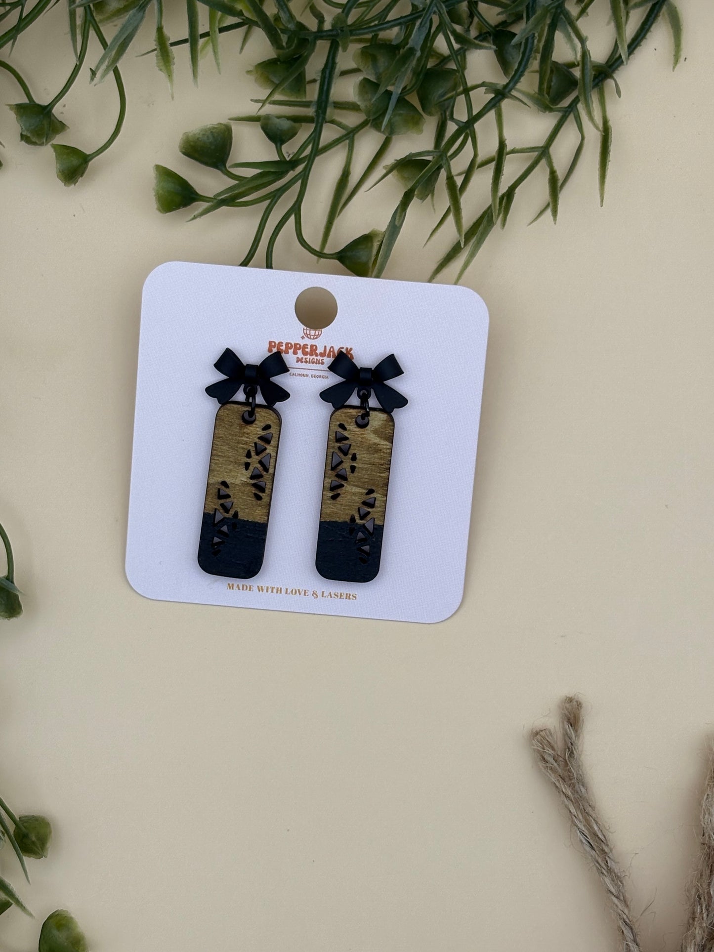 Cute Modern Cut-Out Bar W/ Bow Stud Earrings