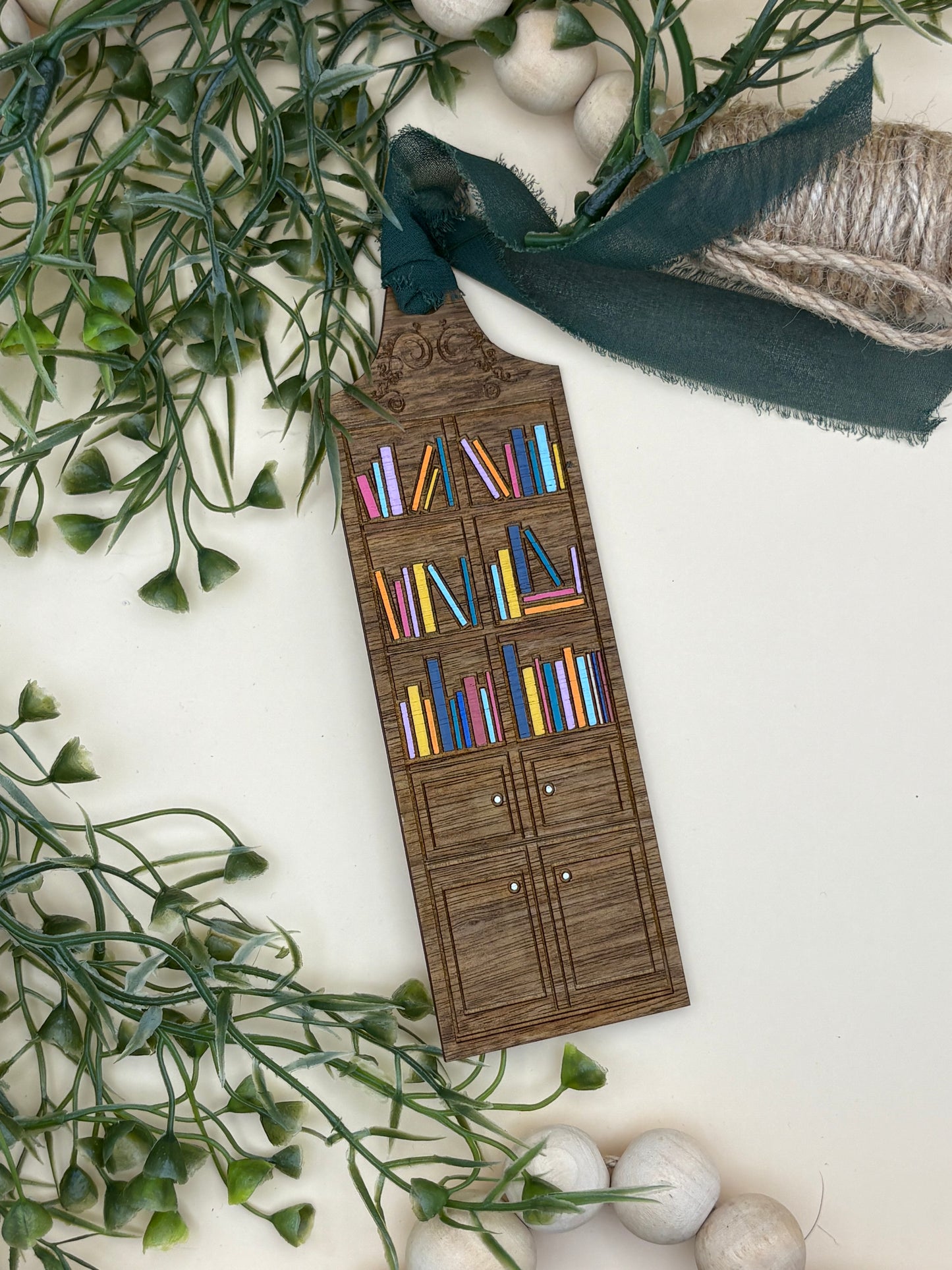 Bookcase Elegant Engraved Bookmark - Walnut