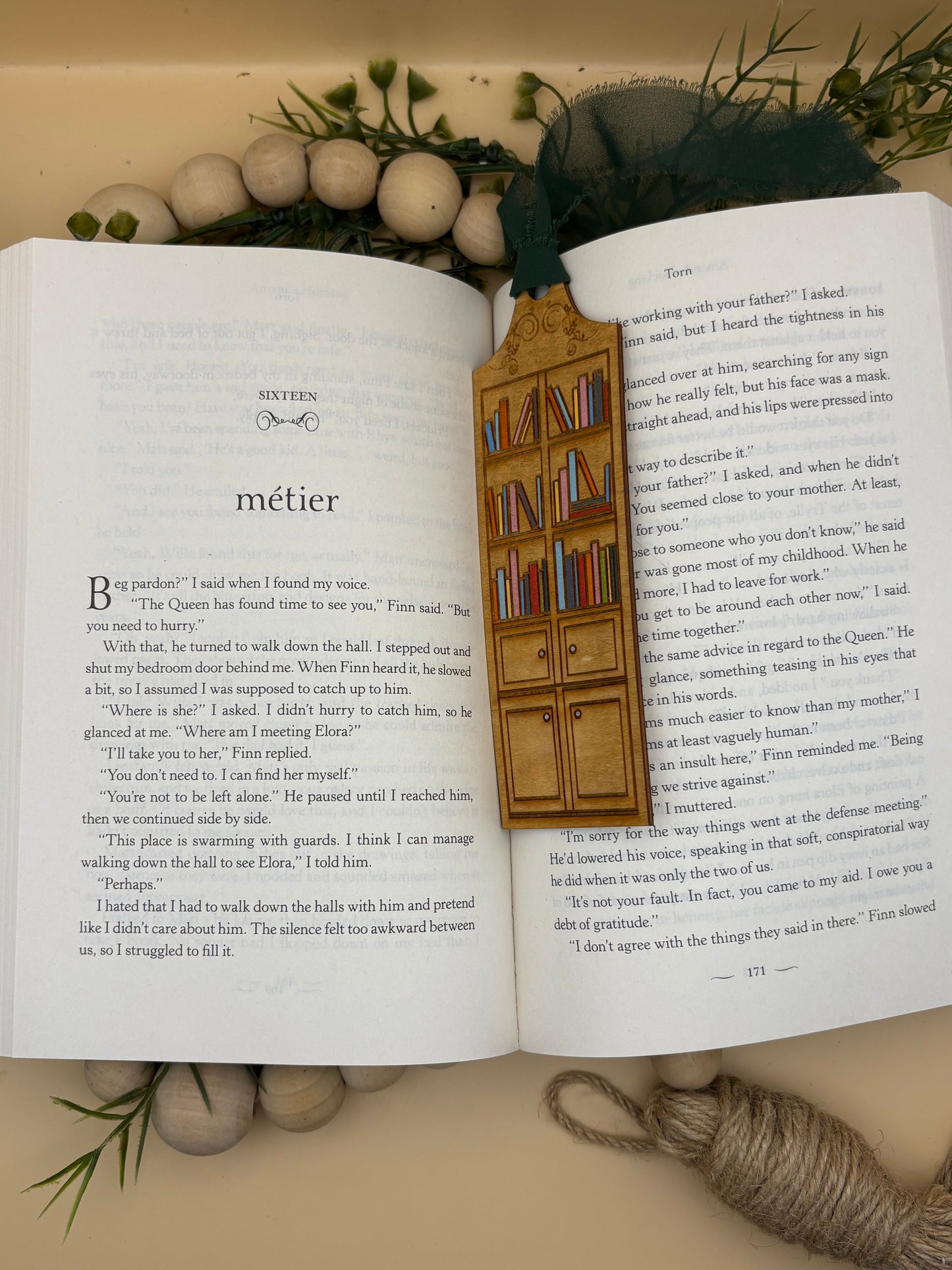 Bookcase Elegant Bookmark - Maple